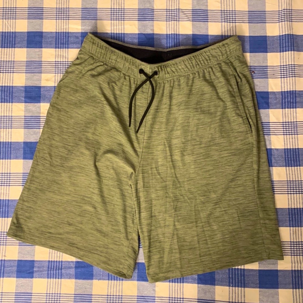 Old Navy Active Breathe On shorts. Men’s size small.